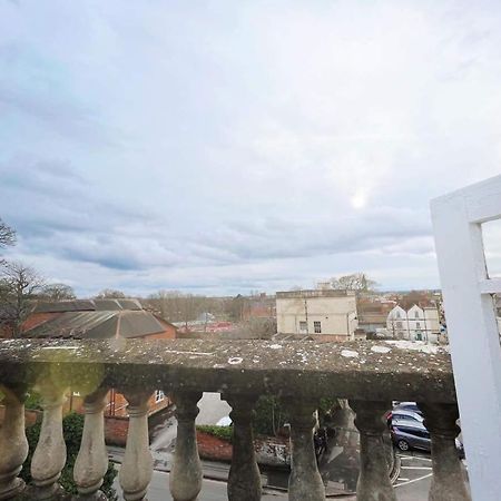4 Bed Loft Apartment Overlooking Historic Town Trowbridge Exterior foto
