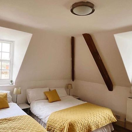 4 Bed Loft Apartment Overlooking Historic Town Trowbridge Exterior foto