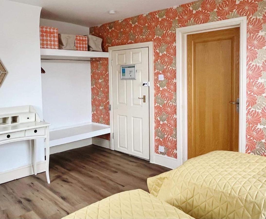 4 Bed Loft Apartment Overlooking Historic Town Trowbridge Exterior foto