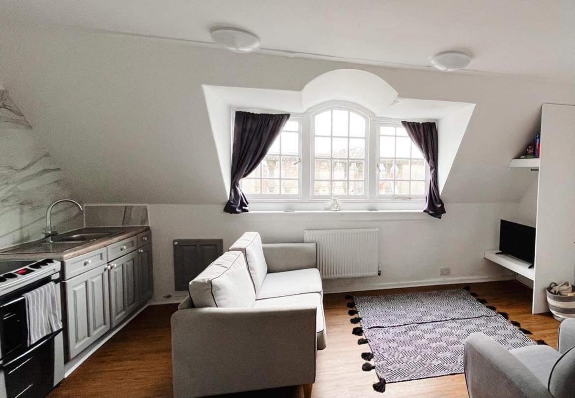 4 Bed Loft Apartment Overlooking Historic Town Trowbridge Exterior foto